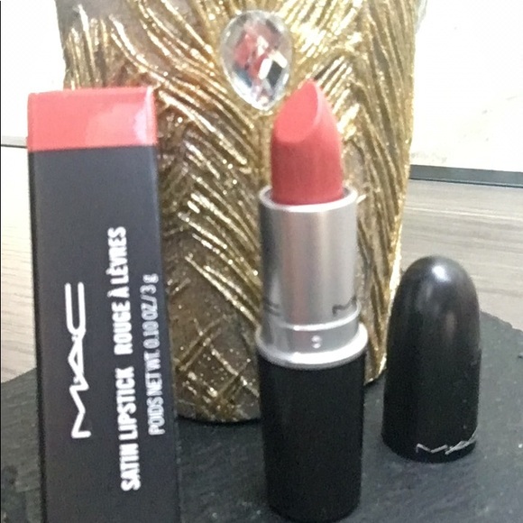 New MAC Satin Lipstick in Neutral Mauve Pink Tone Good Health - Picture 2 of 5